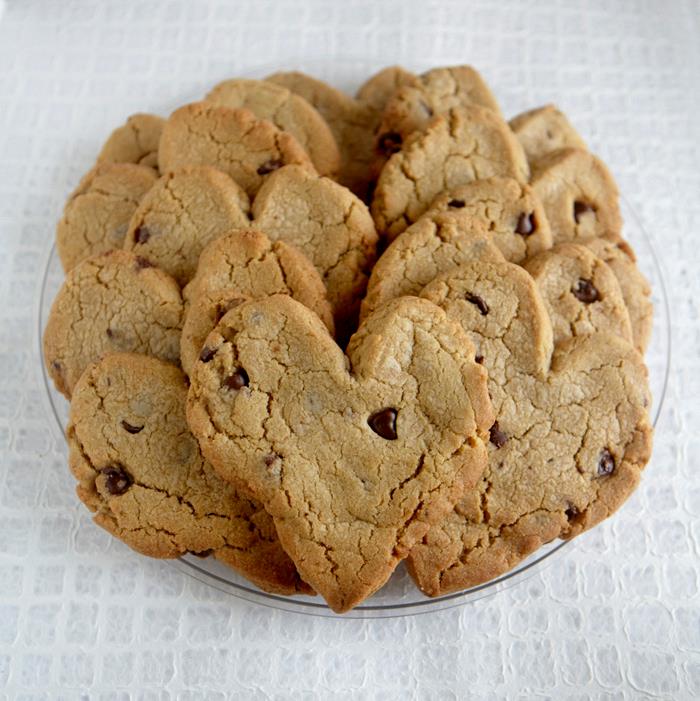 Vegan O'Brien's heart-shaped chocolate chip cookies. Photo by Jessica Mahady.